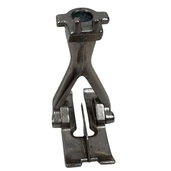 Bernina Tailor Tack Presser Foot #7 Old Style Bernina 530-1630 Series - Picture 2 of 5